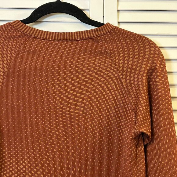 Lululemon Hold Tight Long-Sleeve. Size 4/6 - Picture 3 of 7